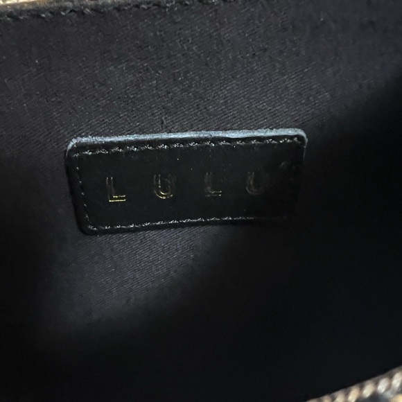 Small purse perfect for special occasions. Embellished - Picture 8 of 8